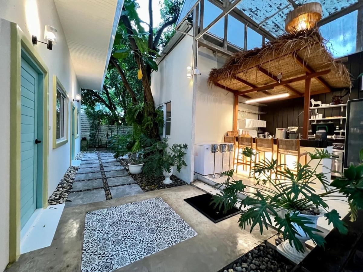 Warm White Hua Hin House Hotell Exteriör bild