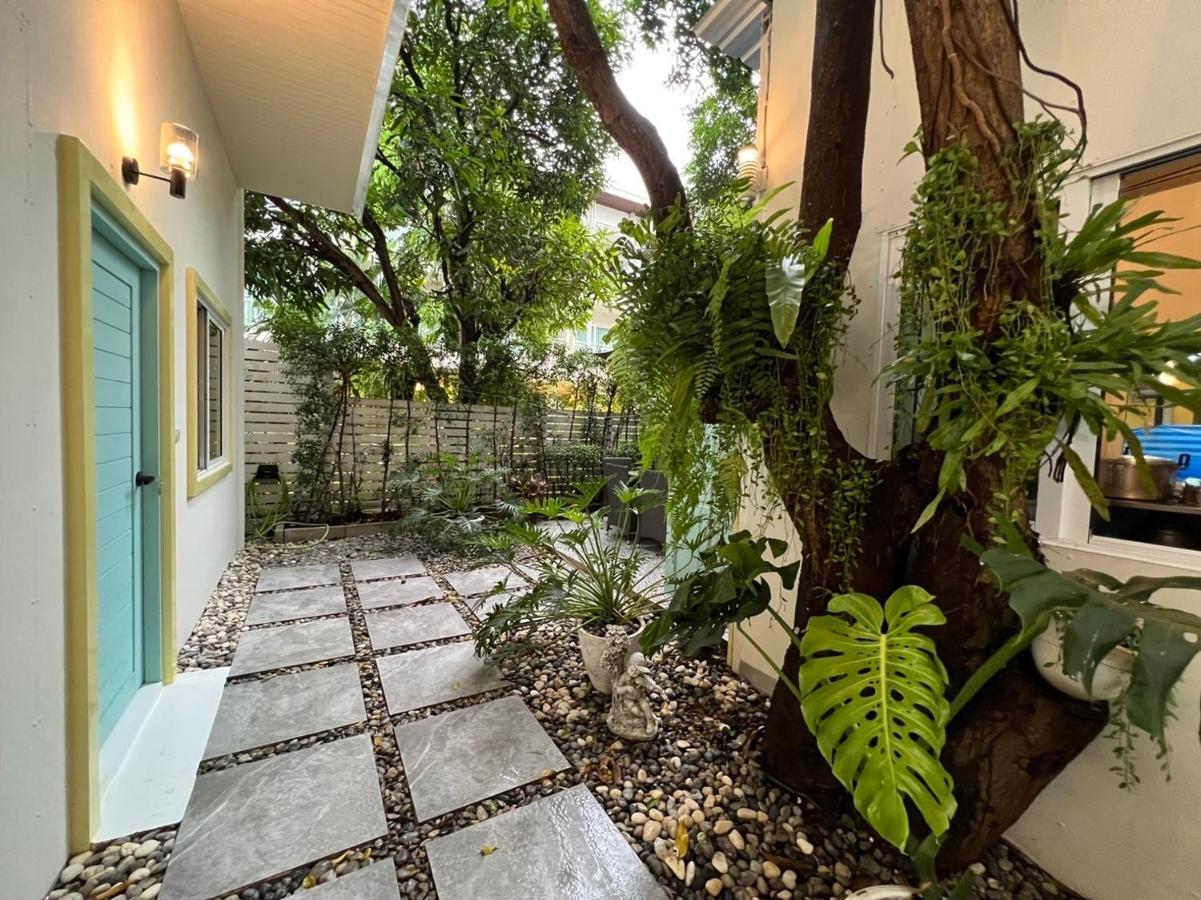 Warm White Hua Hin House Hotell Exteriör bild