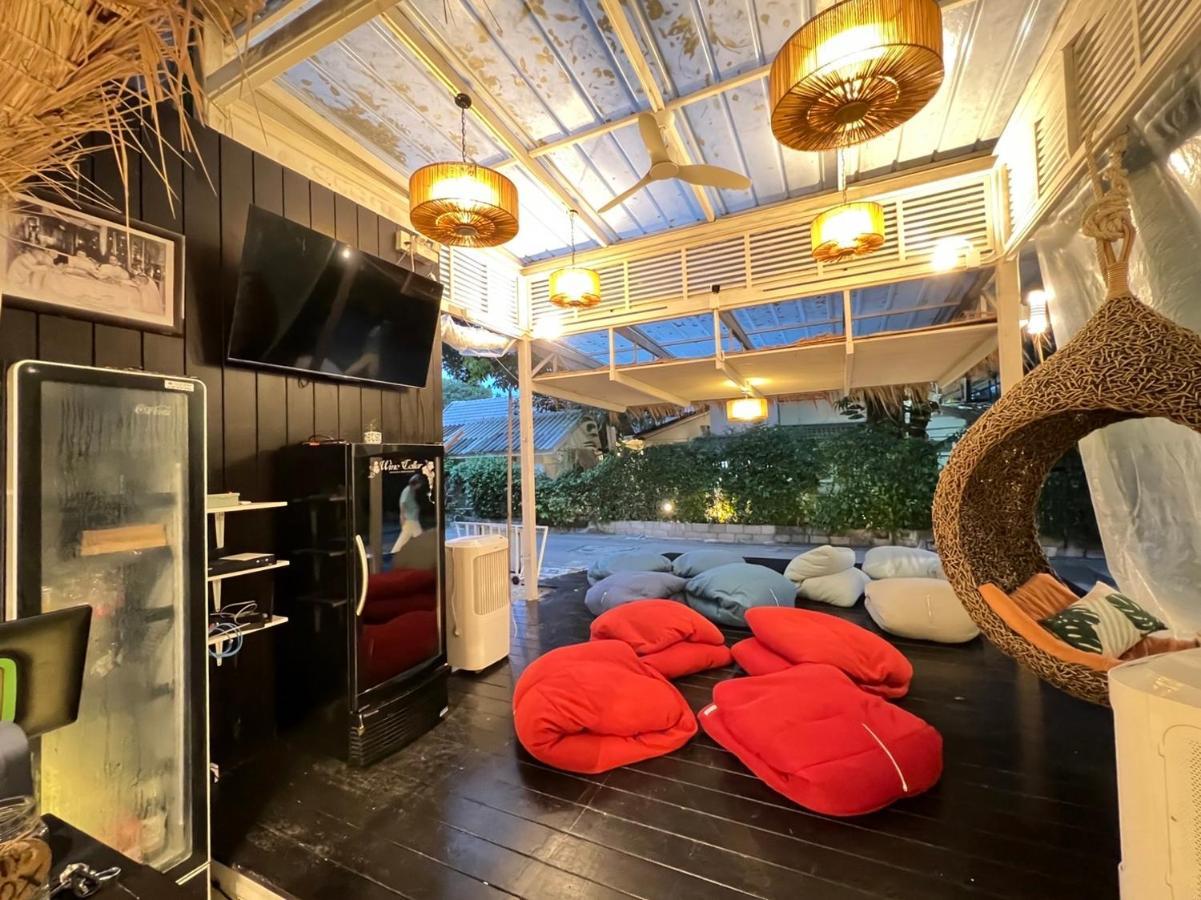 Warm White Hua Hin House Hotell Exteriör bild